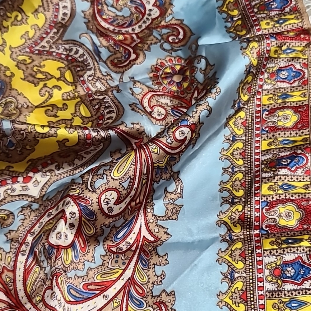 Beautiful Scarf - Picture 3 of 3